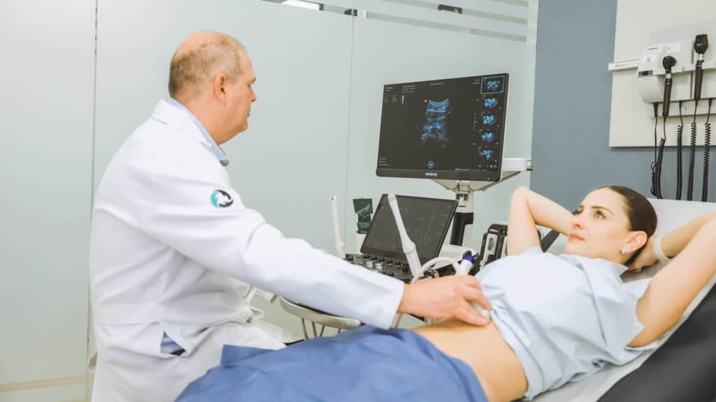 Dr. Carlos Trippia performing Endomapping